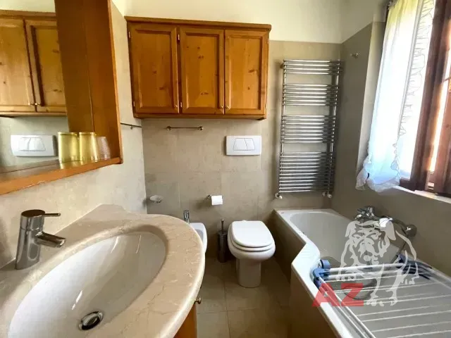 6 bagno con vasca.webp